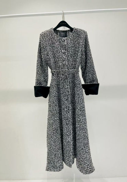 Elle Tweed Midi Jurk – Tijdloze Elegantie